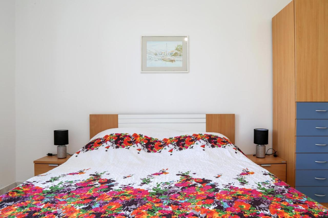 Apartmani Ria2 Pag باغ المظهر الخارجي الصورة